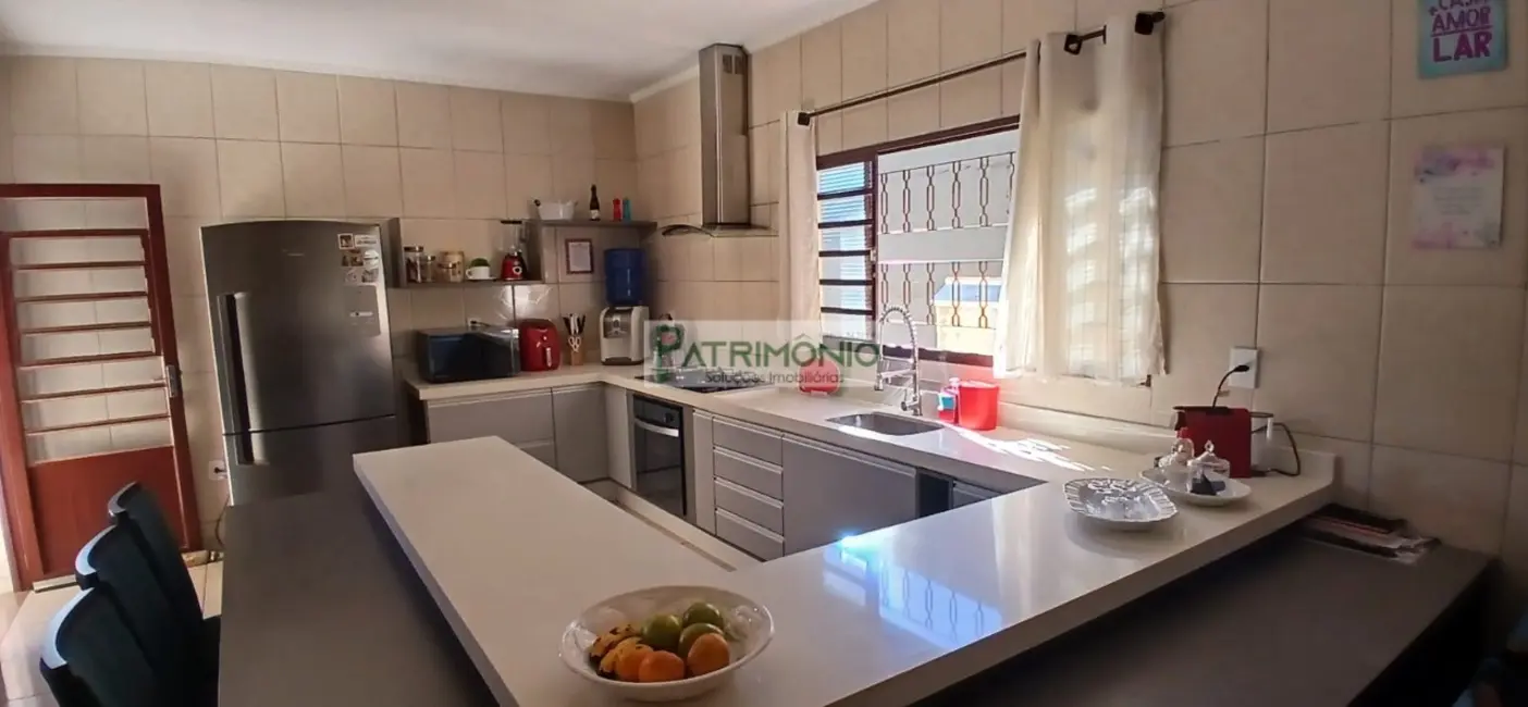 Foto 1 de Casa com 3 quartos à venda, 300m2 em Jaguariuna - SP