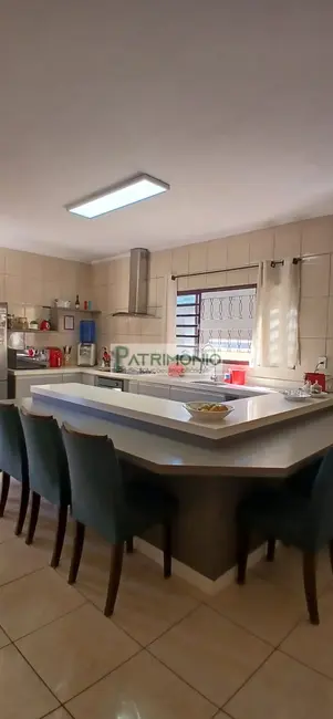 Foto 4 de Casa com 3 quartos à venda, 300m2 em Jaguariuna - SP