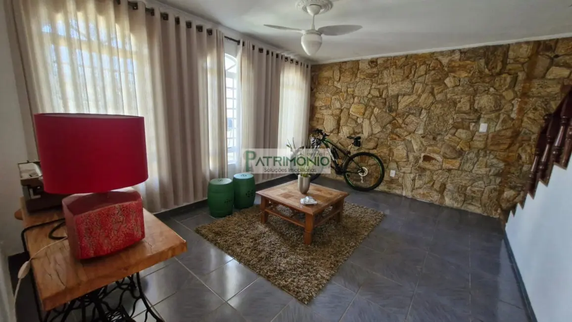 Foto 2 de Casa com 3 quartos à venda, 400m2 em Jaguariuna - SP