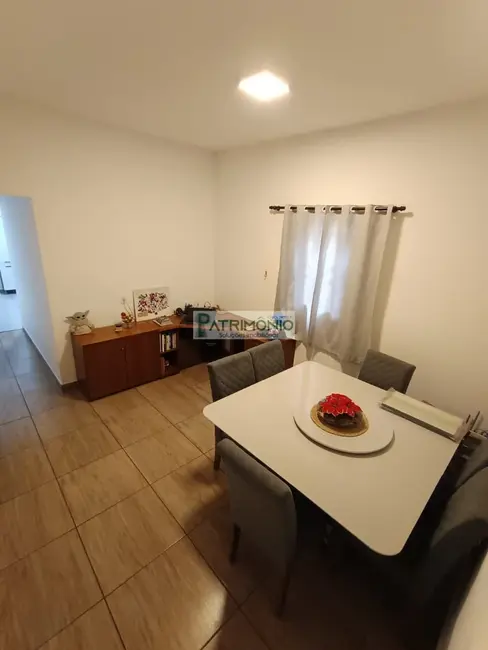 Foto 8 de Casa com 2 quartos à venda, 79m2 em Jaguariuna - SP