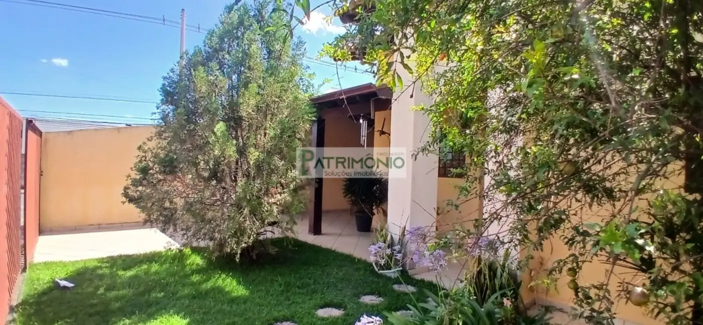 Foto 1 de Casa com 3 quartos à venda e para alugar, 137m2 em Jaguariuna - SP