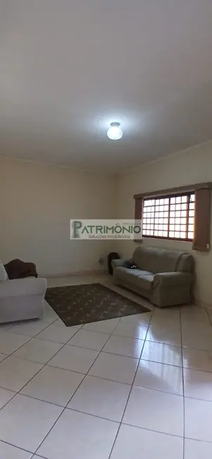 Foto 4 de Casa com 3 quartos à venda e para alugar, 137m2 em Jaguariuna - SP