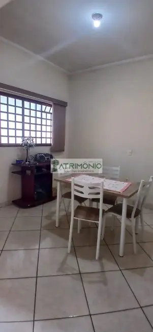 Foto 3 de Casa com 3 quartos à venda e para alugar, 137m2 em Jaguariuna - SP
