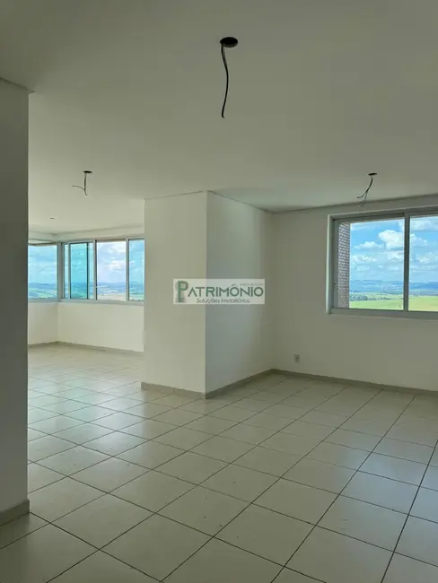 Apartamento com 3 quartos à venda, 218m2 em Loteamento Alphaville Campinas, Campinas - SP - imagem 1 Foto 1 de Apartamento com 3 quartos à venda, 218m2 em Loteamento Alphaville Campinas, Campinas - SP