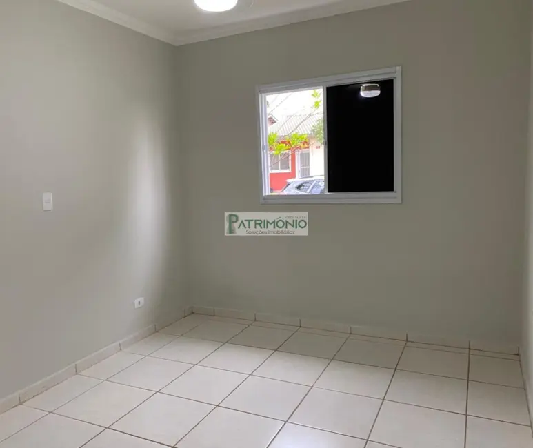 Foto 3 de Casa de Condomínio com 2 quartos à venda, 80m2 em Holambra - SP