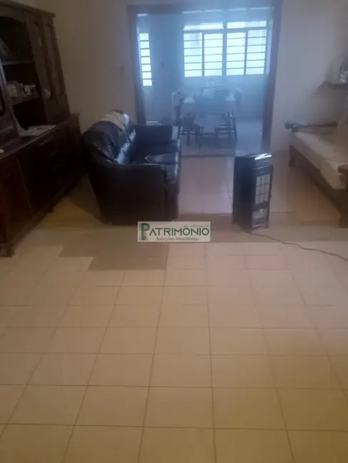 Foto 2 de Casa com 3 quartos à venda, 250m2 em Pedreira - SP