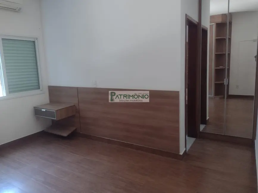 Foto 8 de Casa de Condomínio com 3 quartos para alugar, 180m2 em Jaguariuna - SP