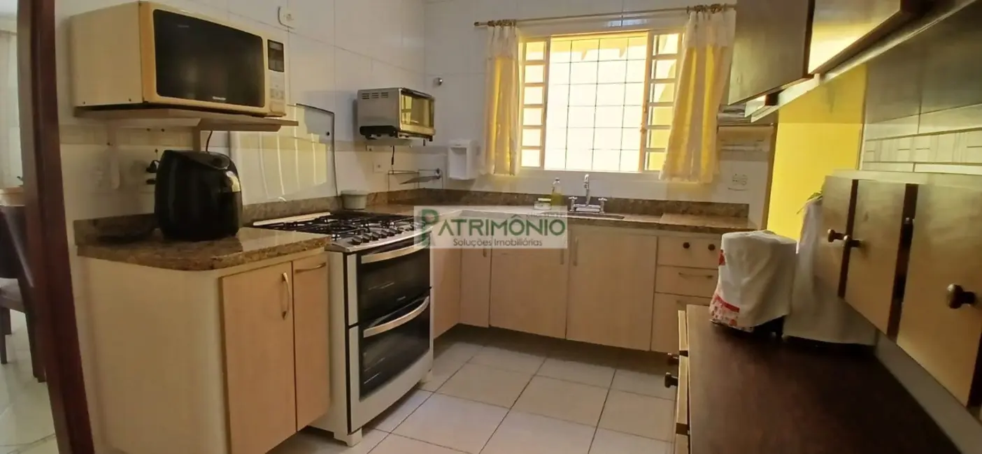 Foto 2 de Casa com 3 quartos à venda, 135m2 em Jaguariuna - SP