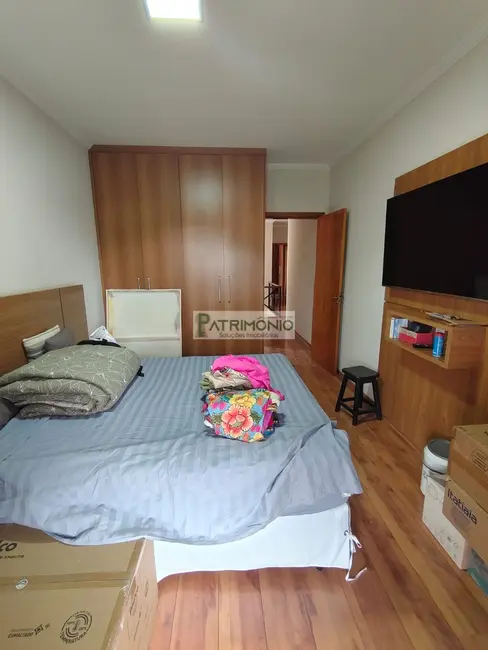 Foto 2 de Casa com 3 quartos à venda, 244m2 em Centro, Jaguariuna - SP