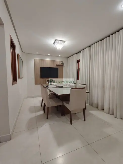 Foto 4 de Casa com 3 quartos à venda, 244m2 em Centro, Jaguariuna - SP