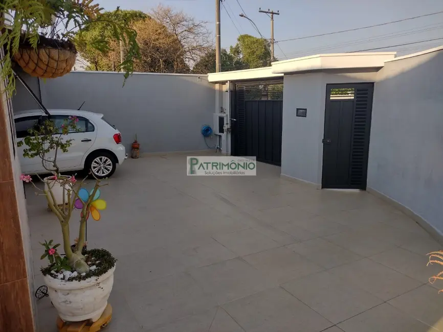Foto 2 de Casa com 4 quartos à venda, 168m2 em Jaguariuna - SP