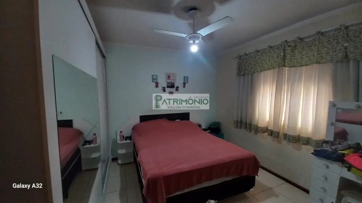 Foto 9 de Casa com 4 quartos à venda, 289m2 em Jaguariuna - SP