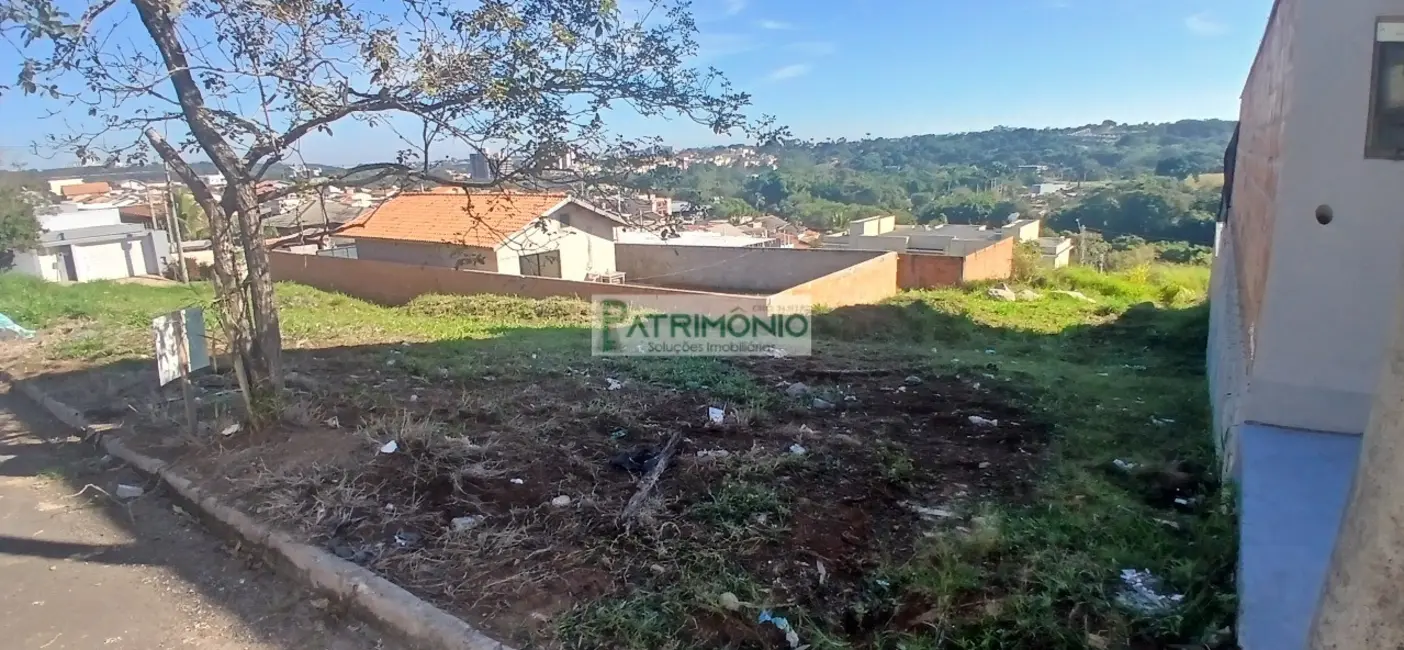 Foto 1 de Terreno / Lote à venda, 325m2 em Jaguariuna - SP