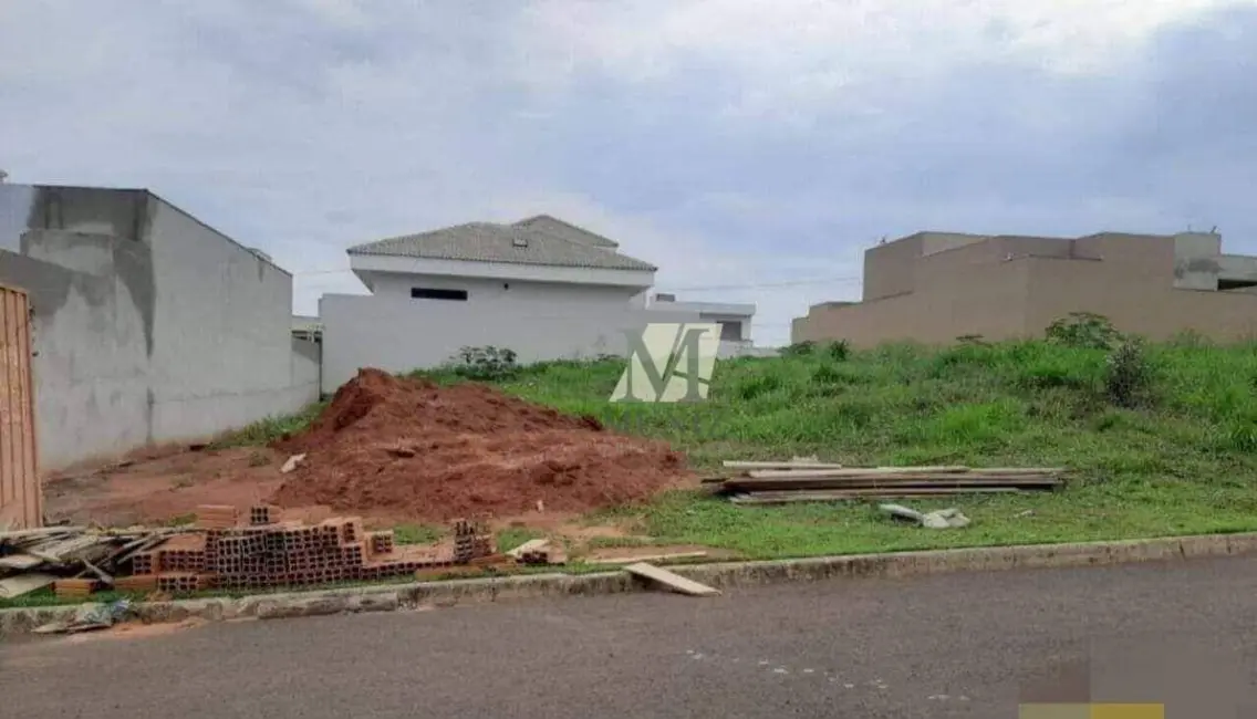 Foto 1 de Terreno / Lote à venda, 351m2 em Parque Industrial, Lins - SP