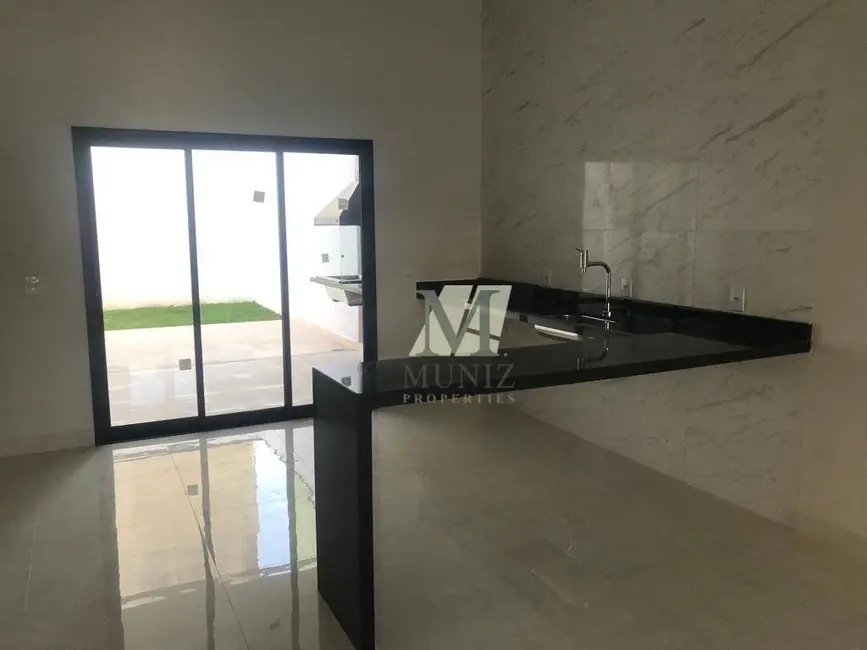 Foto 2 de Casa com 3 quartos à venda, 250m2 em Village das Flores, Cacapava - SP