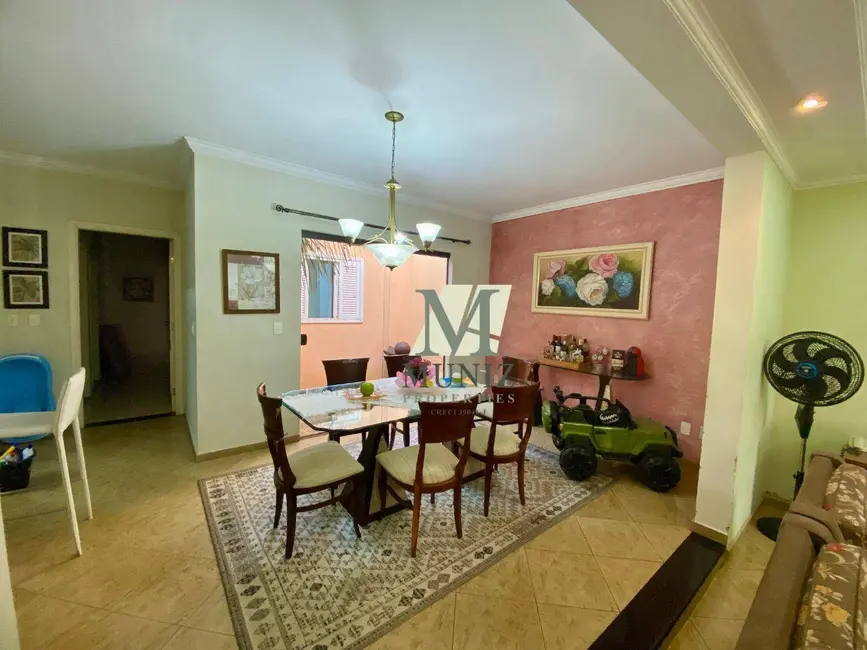 Foto 2 de Casa de Condomínio com 4 quartos à venda, 275m2 em Paulinia - SP