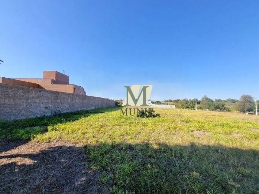 Foto 1 de Terreno / Lote à venda, 1000m2 em Jau - SP
