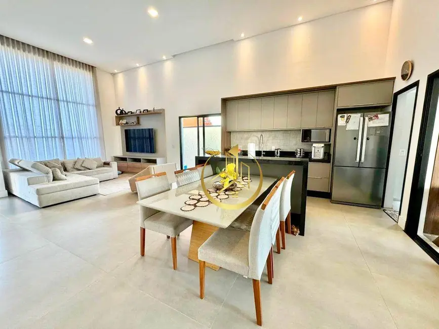 Casa com 3 quartos à venda, 325m2 em Pouso Alegre - MG - imagem 5 Foto 5 de Casa com 3 quartos à venda, 325m2 em Pouso Alegre - MG