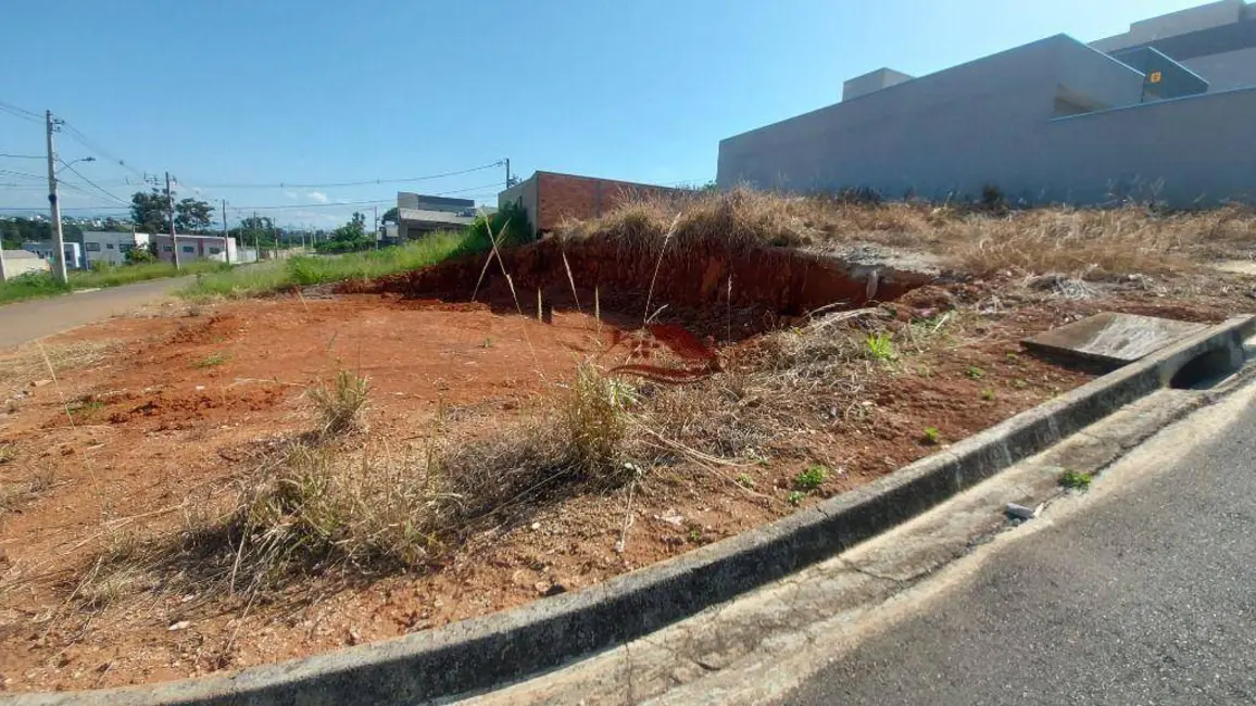 Foto 1 de Terreno / Lote à venda, 400m2 em Parque Real, Pouso Alegre - MG