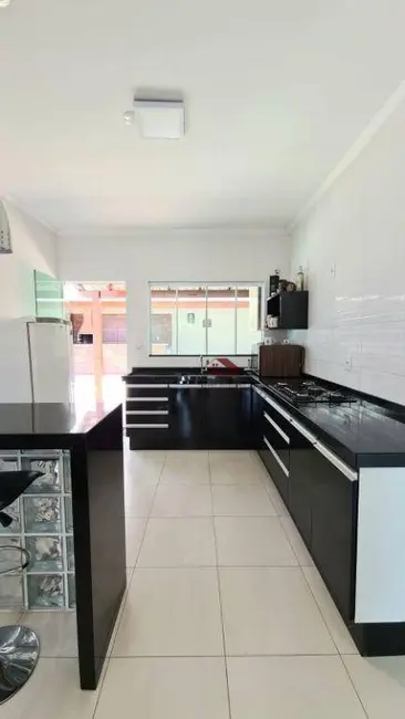 Casa com 2 quartos à venda, 300m2 em Pouso Alegre - MG - imagem 9 Foto 9 de Casa com 2 quartos à venda, 300m2 em Pouso Alegre - MG