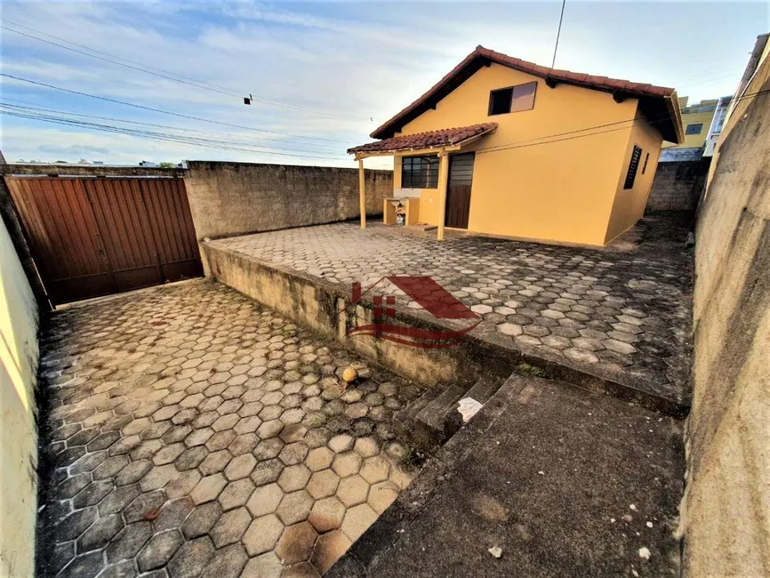 Foto 1 de Casa com 2 quartos à venda, 200m2 em Santo Expedito, Pouso Alegre - MG