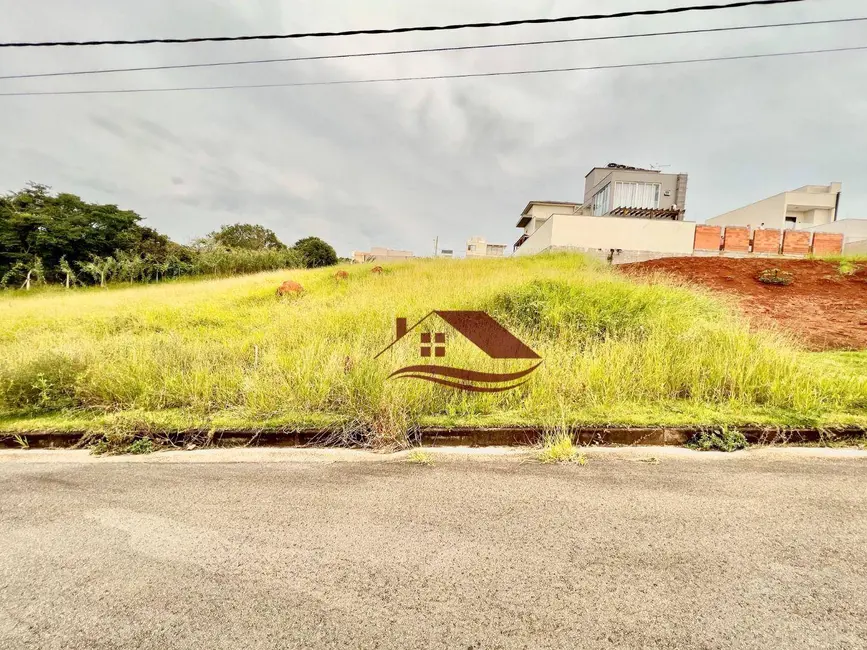 Foto 1 de Terreno / Lote à venda, 300m2 em Pouso Alegre - MG