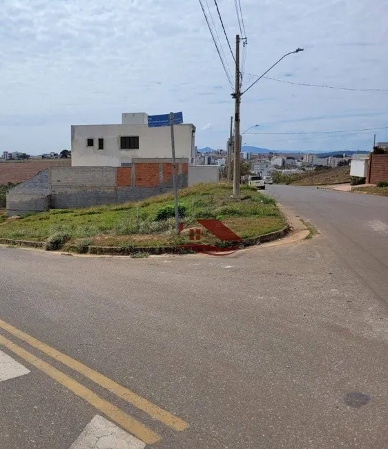 Foto 1 de Terreno / Lote à venda, 400m2 em Pouso Alegre - MG