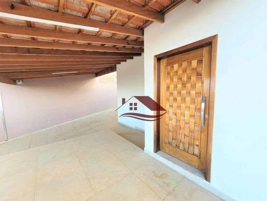 Casa com 3 quartos à venda, 333m2 em Pouso Alegre - MG - imagem 1 Foto 1 de Casa com 3 quartos à venda, 333m2 em Pouso Alegre - MG