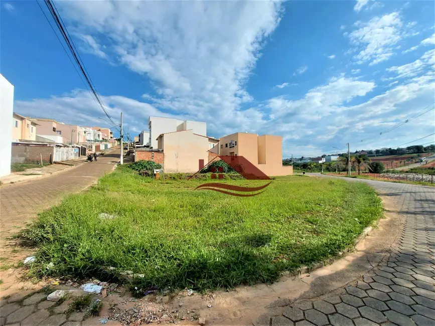 Foto 1 de Terreno / Lote à venda, 202m2 em Pouso Alegre - MG