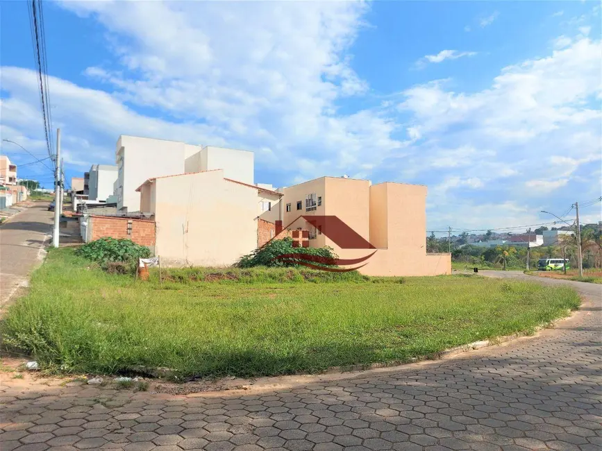 Foto 2 de Terreno / Lote à venda, 202m2 em Pouso Alegre - MG