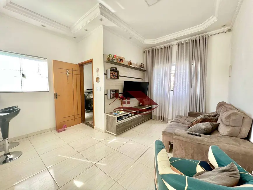 Foto 2 de Casa com 2 quartos à venda, 150m2 em Cidade Vergani, Pouso Alegre - MG