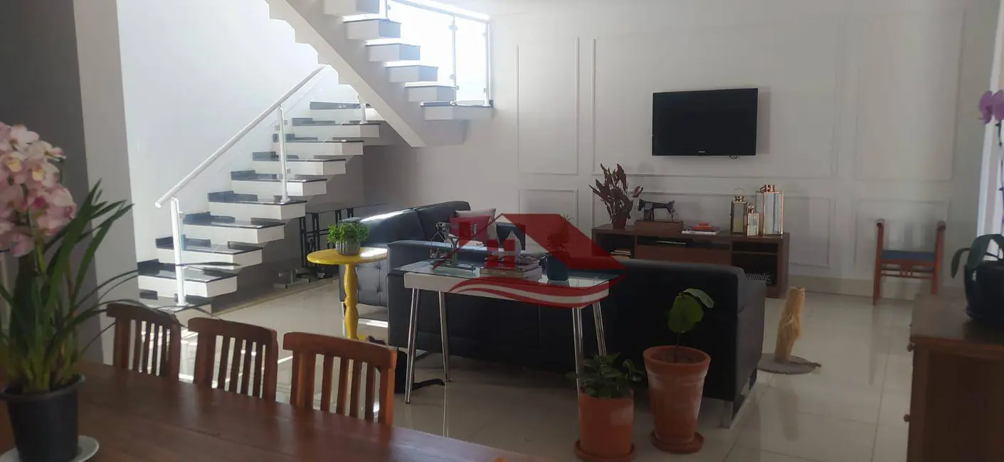 Foto 5 de Casa com 3 quartos à venda, 300m2 em Pouso Alegre - MG