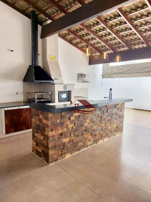 Foto 6 de Casa com 4 quartos à venda, 300m2 em Pouso Alegre - MG