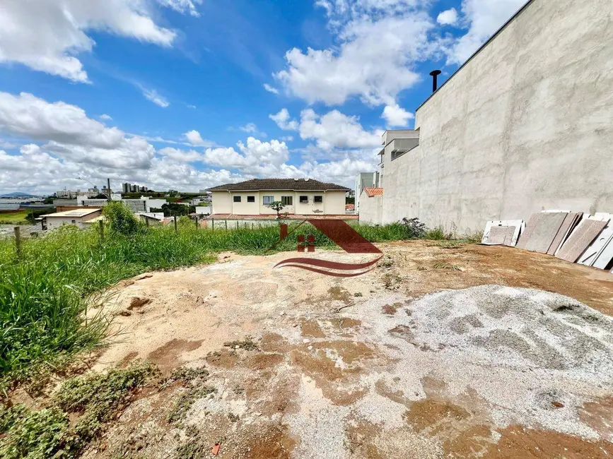 Foto 2 de Terreno / Lote à venda, 368m2 em Pouso Alegre - MG