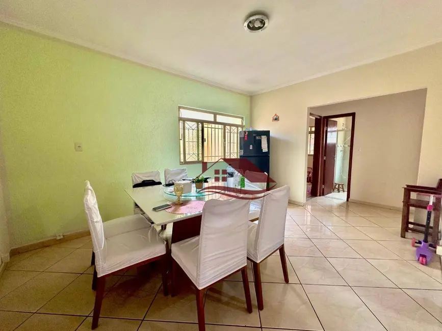 Foto 4 de Casa com 3 quartos à venda, 145m2 em Saúde, Pouso Alegre - MG