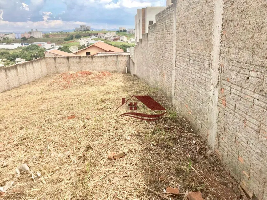 Foto 2 de Terreno / Lote à venda, 380m2 em Pouso Alegre - MG