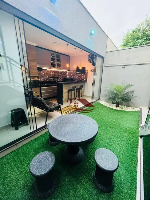 Foto 2 de Casa com 3 quartos à venda, 150m2 em Cidade Vergani, Pouso Alegre - MG