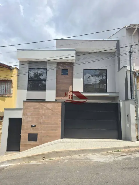 Foto 1 de Casa com 3 quartos à venda, 126m2 em Centro, Pouso Alegre - MG