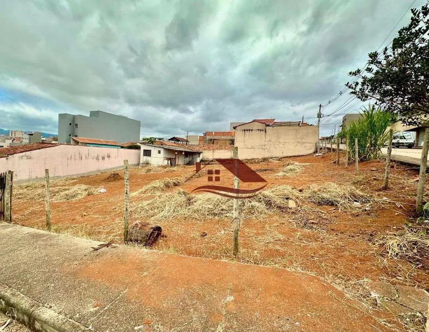 Foto 2 de Terreno / Lote à venda, 600m2 em Cidade Vergani, Pouso Alegre - MG