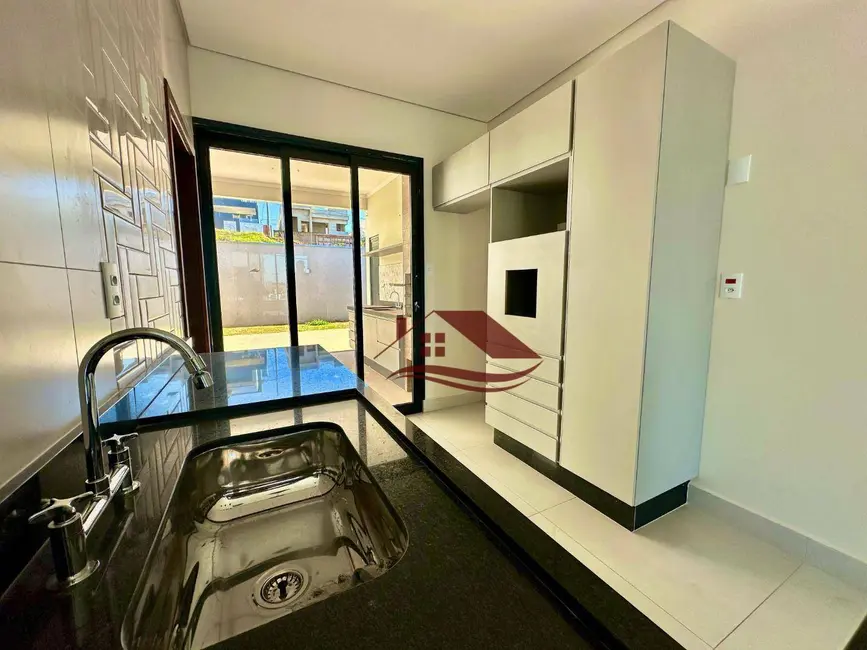 Casa com 3 quartos à venda, 300m2 em Pouso Alegre - MG - imagem 9 Foto 9 de Casa com 3 quartos à venda, 300m2 em Pouso Alegre - MG