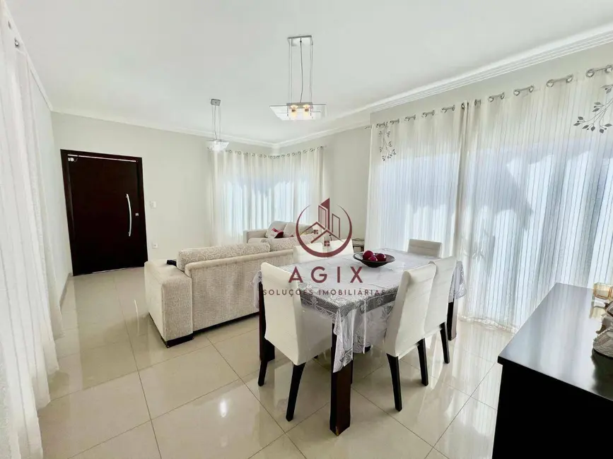 Casa com 5 quartos à venda, 300m2 em Pouso Alegre - MG - imagem 6 Foto 6 de Casa com 5 quartos à venda, 300m2 em Pouso Alegre - MG