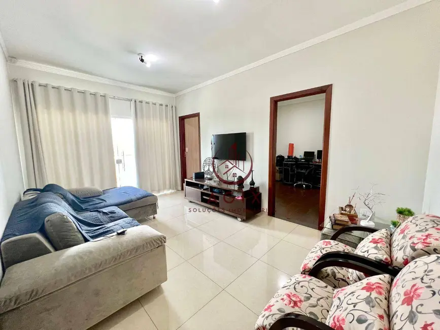 Casa com 5 quartos à venda, 300m2 em Pouso Alegre - MG - imagem 8 Foto 8 de Casa com 5 quartos à venda, 300m2 em Pouso Alegre - MG