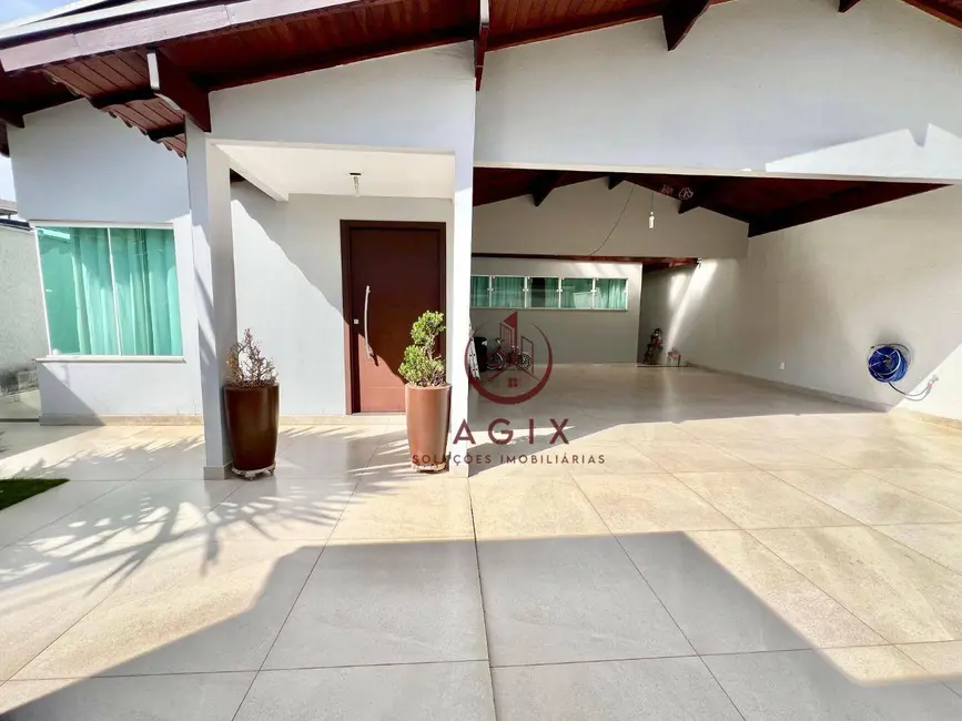 Casa com 5 quartos à venda, 300m2 em Pouso Alegre - MG - imagem 3 Foto 3 de Casa com 5 quartos à venda, 300m2 em Pouso Alegre - MG