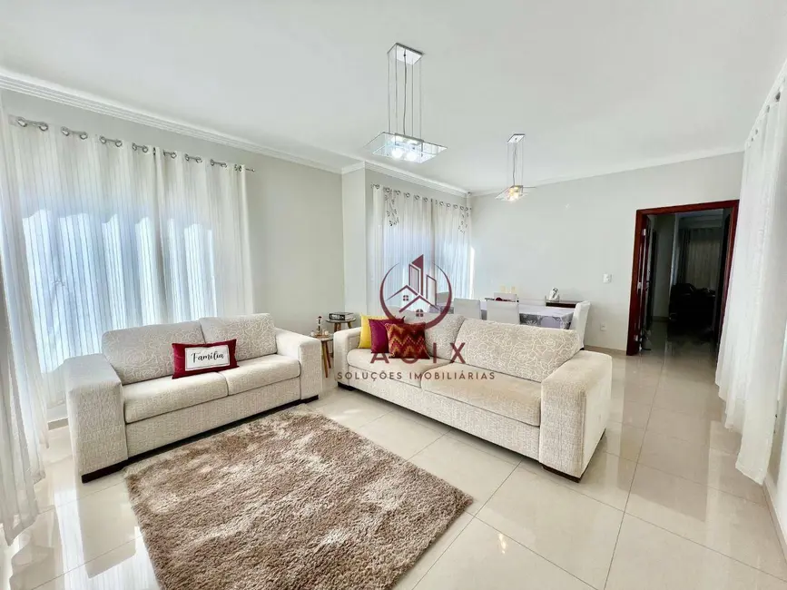 Casa com 5 quartos à venda, 300m2 em Pouso Alegre - MG - imagem 5 Foto 5 de Casa com 5 quartos à venda, 300m2 em Pouso Alegre - MG