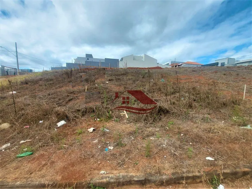 Foto 2 de Terreno / Lote à venda, 312m2 em Pouso Alegre - MG