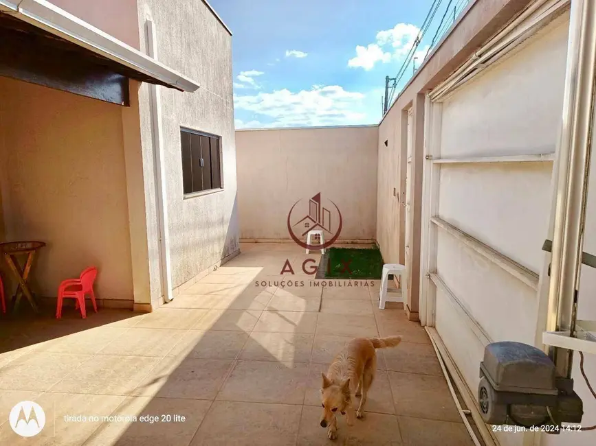 Foto 2 de Casa com 3 quartos à venda, 300m2 em Cidade Vergani, Pouso Alegre - MG