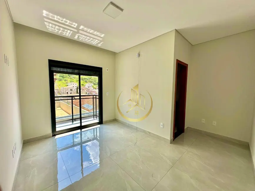 Casa com 3 quartos à venda, 300m2 em Colinas de Santa Bárbara, Pouso Alegre - MG - imagem 8 Foto 8 de Casa com 3 quartos à venda, 300m2 em Colinas de Santa Bárbara, Pouso Alegre - MG