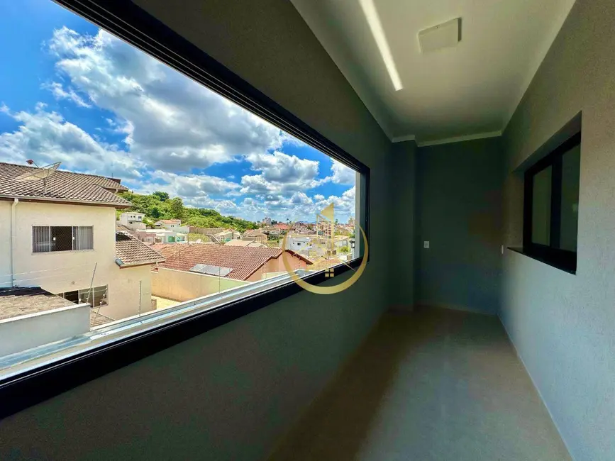 Casa com 3 quartos à venda, 300m2 em Colinas de Santa Bárbara, Pouso Alegre - MG - imagem 3 Foto 3 de Casa com 3 quartos à venda, 300m2 em Colinas de Santa Bárbara, Pouso Alegre - MG