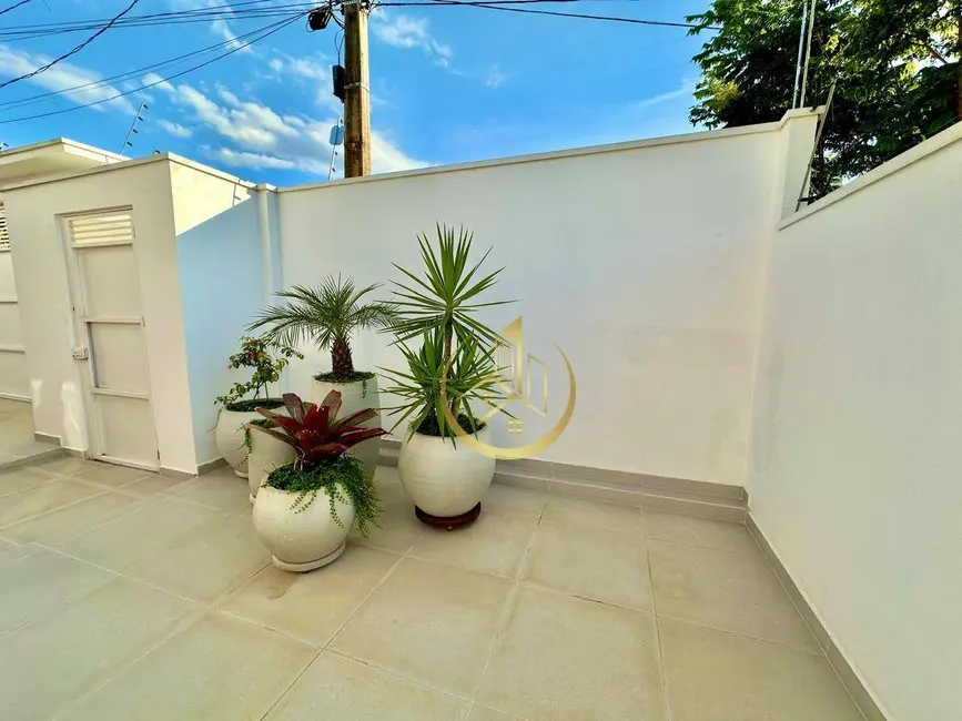 Foto 2 de Casa com 3 quartos à venda, 275m2 em Pouso Alegre - MG