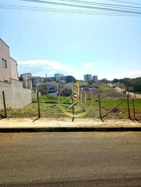 Foto 1 de Terreno / Lote à venda, 320m2 em Pouso Alegre - MG
